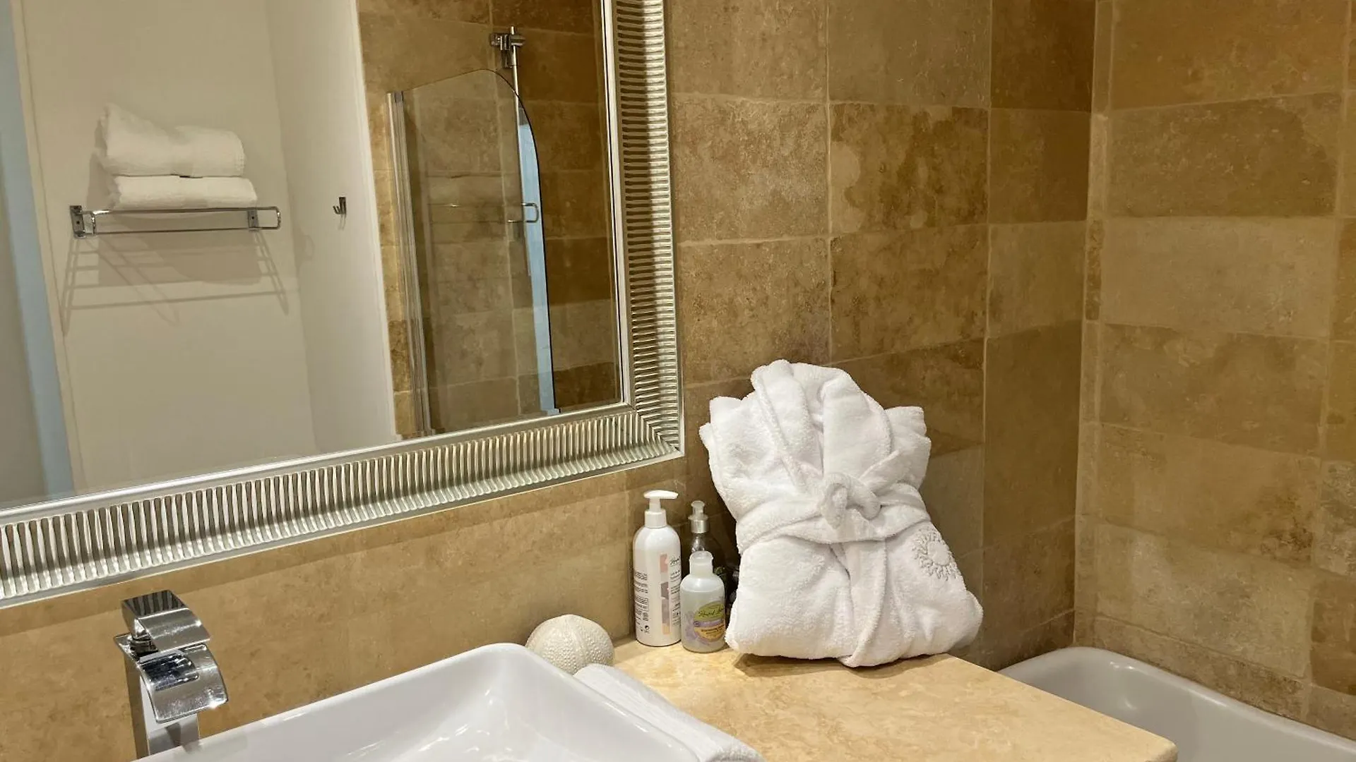 Le Mas Angelussi Salon-de-Provence Hotel