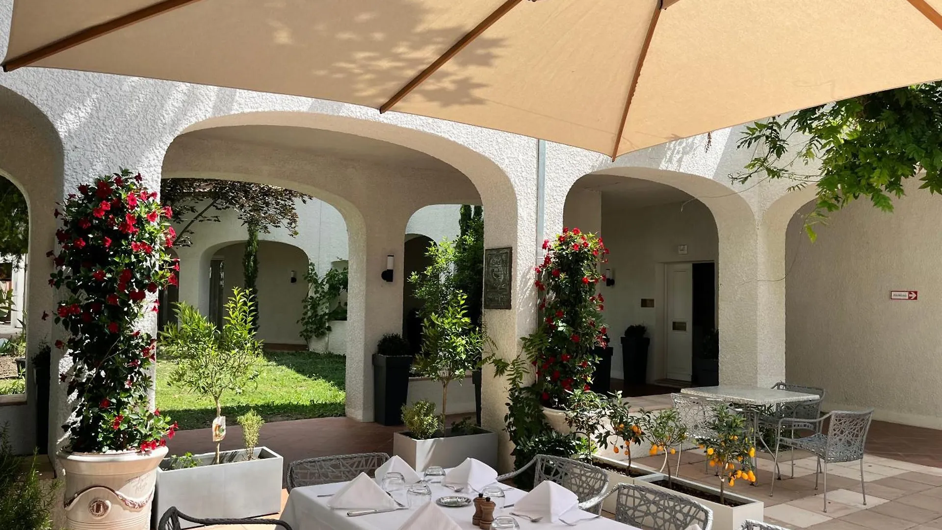 Le Mas Angelussi Salon-de-Provence 4*,